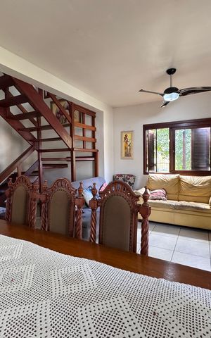 Casa à venda com 200m², 3 quartos e 3 vagas Casa à venda com 200m², 3 quartos e 3 vagasSala
