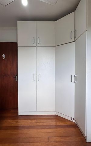 Casa à venda com 200m², 3 quartos e 3 vagas Casa à venda com 200m², 3 quartos e 3 vagasQuarto 2