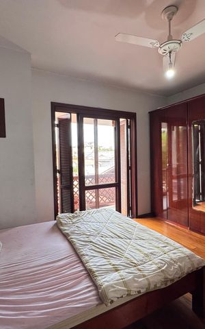 Casa à venda com 200m², 3 quartos e 3 vagas Casa à venda com 200m², 3 quartos e 3 vagasSuíte