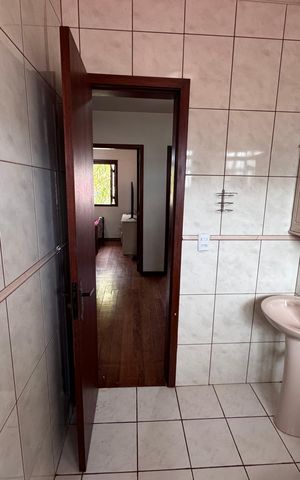 Casa à venda com 200m², 3 quartos e 3 vagas Casa à venda com 200m², 3 quartos e 3 vagasBanheiro