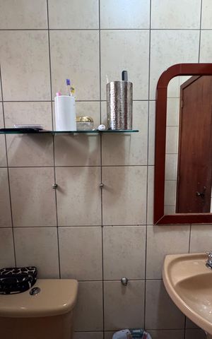 Casa à venda com 200m², 3 quartos e 3 vagas Casa à venda com 200m², 3 quartos e 3 vagasBanheiro