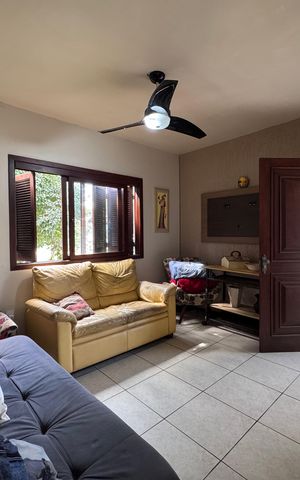 Casa à venda com 200m², 3 quartos e 3 vagas Casa à venda com 200m², 3 quartos e 3 vagasSala