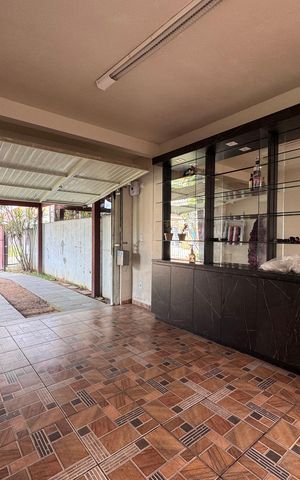 Casa à venda com 200m², 3 quartos e 3 vagas Casa à venda com 200m², 3 quartos e 3 vagasÁrea de Serviço