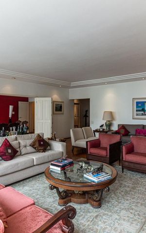 Apartamento à venda com 270m², 4 quartos e 2 vagas Apartamento à venda com 270m², 4 quartos e 2 vagasSala