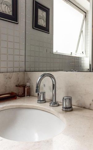 Apartamento à venda com 270m², 4 quartos e 2 vagas Apartamento à venda com 270m², 4 quartos e 2 vagasBanheiro da Suíte 1