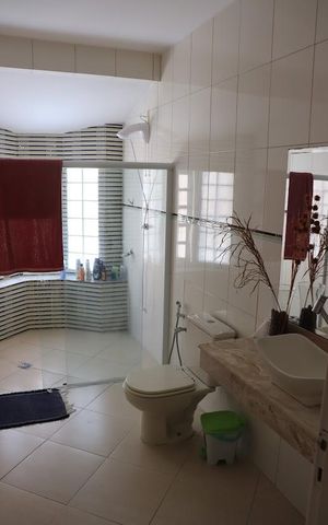 Casa à venda com 450m², 3 quartos e 2 vagasBanheiro