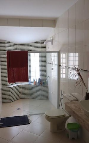 Casa à venda com 450m², 3 quartos e 2 vagasBanheiro
