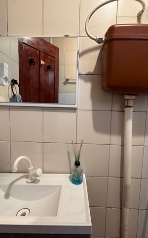 Casa à venda com 200m², 2 quartos e 1 vaga Casa à venda com 200m², 2 quartos e 1 vagaBanheiro