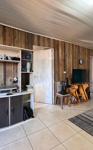 Casa à venda com 200m², 2 quartos e 1 vaga Casa à venda com 200m², 2 quartos e 1 vagaSala