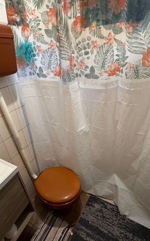Casa à venda com 200m², 2 quartos e 1 vaga Casa à venda com 200m², 2 quartos e 1 vagaBanheiro