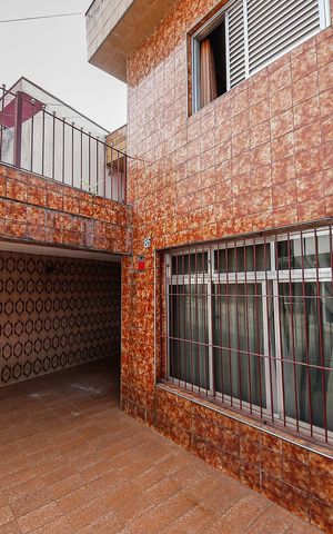 Casa à venda com 180m², 3 quartos e 2 vagas Casa à venda com 180m², 3 quartos e 2 vagasGaragem