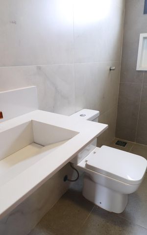 Casa de condomínio para alugar com 218m², 4 quartos e 2 vagasBanheiro de Serviço