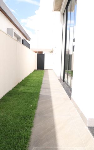 Casa de condomínio para alugar com 218m², 4 quartos e 2 vagasCorredor
