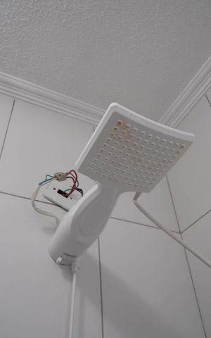 Casa à venda com 170m², 3 quartos e 2 vagasBanheiro Suíte 
