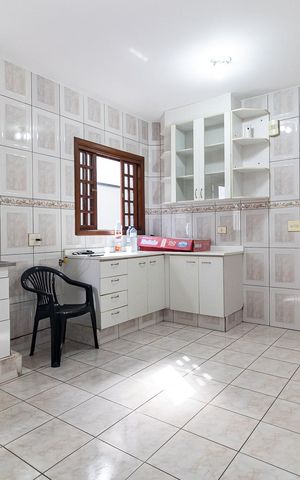 Casa à venda com 105m², 2 quartos e 2 vagas Casa à venda com 105m², 2 quartos e 2 vagasCozinha