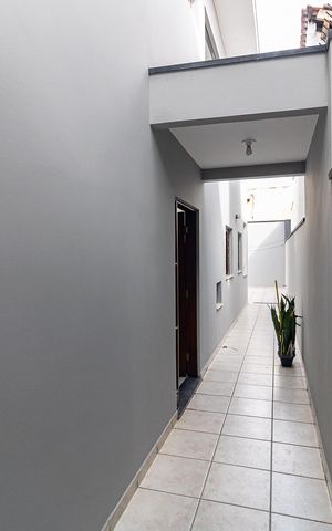 Casa à venda com 105m², 2 quartos e 2 vagas Casa à venda com 105m², 2 quartos e 2 vagasCorredor Lateral