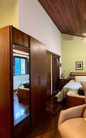 Casa de condomínio à venda com 297m², 5 quartos e 2 vagas Casa de condomínio à venda com 297m², 5 quartos e 2 vagasSuíte