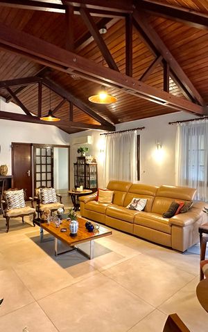 Casa de condomínio à venda com 297m², 5 quartos e 2 vagas Casa de condomínio à venda com 297m², 5 quartos e 2 vagasSala