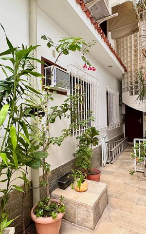 Casa de condomínio à venda com 297m², 5 quartos e 2 vagas Casa de condomínio à venda com 297m², 5 quartos e 2 vagasÁrea de Serviço