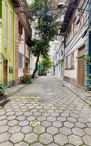 Casa de condomínio à venda com 297m², 5 quartos e 2 vagas Casa de condomínio à venda com 297m², 5 quartos e 2 vagasÁrea comum