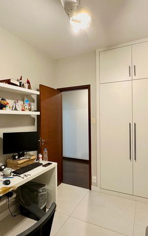 Casa de condomínio à venda com 297m², 5 quartos e 2 vagas Casa de condomínio à venda com 297m², 5 quartos e 2 vagasQuarto 1