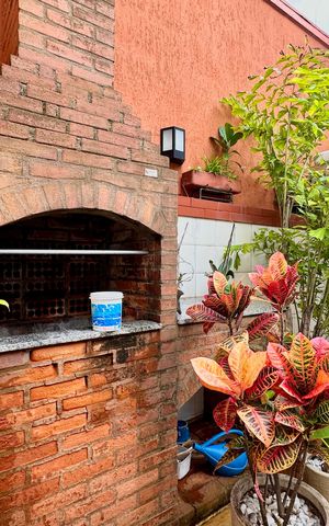 Casa de condomínio à venda com 297m², 5 quartos e 2 vagas Casa de condomínio à venda com 297m², 5 quartos e 2 vagasÁrea externa