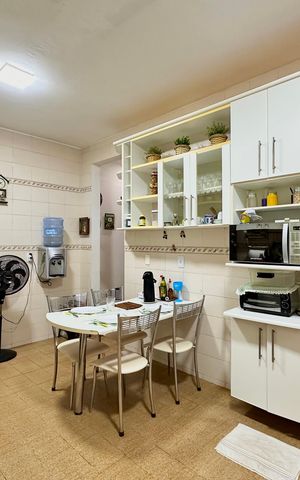 Casa de condomínio à venda com 297m², 5 quartos e 2 vagas Casa de condomínio à venda com 297m², 5 quartos e 2 vagasCozinha