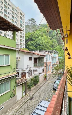 Casa de condomínio à venda com 297m², 5 quartos e 2 vagas Casa de condomínio à venda com 297m², 5 quartos e 2 vagasVaranda Suíte