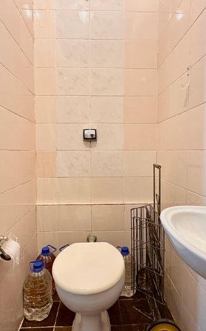 Casa de condomínio à venda com 297m², 5 quartos e 2 vagas Casa de condomínio à venda com 297m², 5 quartos e 2 vagasBanheiro de Serviço
