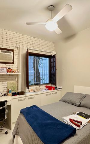 Casa de condomínio à venda com 297m², 5 quartos e 2 vagas Casa de condomínio à venda com 297m², 5 quartos e 2 vagasSuíte 2