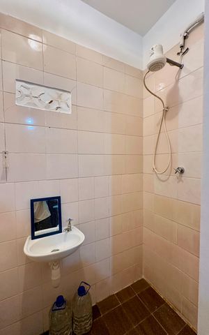 Casa de condomínio à venda com 297m², 5 quartos e 2 vagas Casa de condomínio à venda com 297m², 5 quartos e 2 vagasBanheiro de Serviço