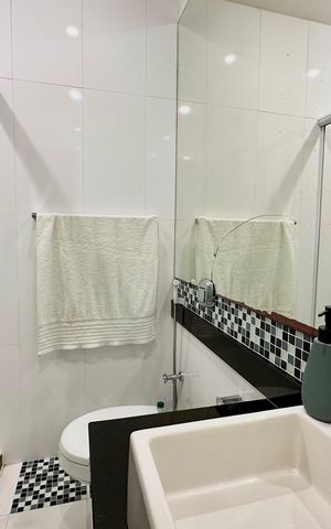 Casa de condomínio à venda com 297m², 5 quartos e 2 vagas Casa de condomínio à venda com 297m², 5 quartos e 2 vagasBanheiro