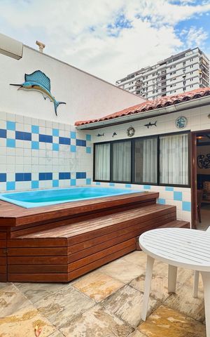 Casa de condomínio à venda com 297m², 5 quartos e 2 vagas Casa de condomínio à venda com 297m², 5 quartos e 2 vagasÁrea externa