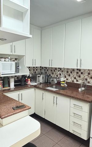 Apartamento à venda com 107m², 3 quartos e 2 vagas Apartamento à venda com 107m², 3 quartos e 2 vagasCozinha