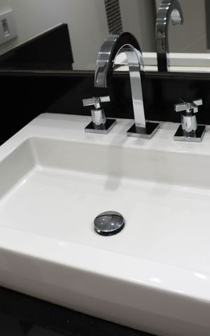 Apartamento para alugar com 80m², 2 quartos e 1 vagaBanheiro - torneira