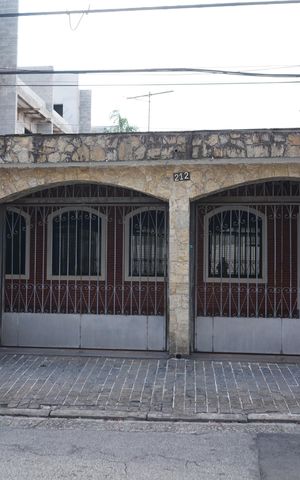 Casa à venda com 280m², 5 quartos e 3 vagasFachada