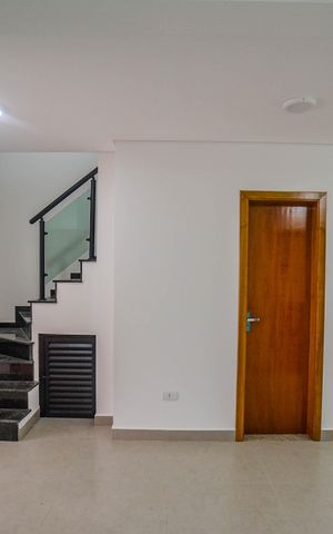 Casa à venda com 130m², 3 quartos e 2 vagas Casa à venda com 130m², 3 quartos e 2 vagasSala