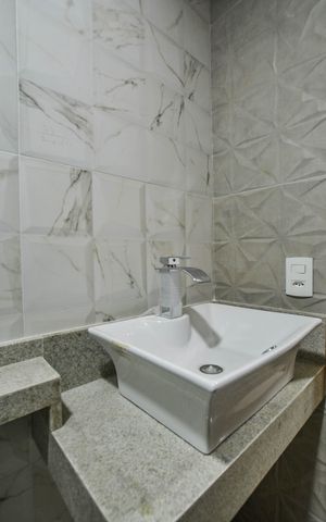Casa à venda com 130m², 3 quartos e 2 vagas Casa à venda com 130m², 3 quartos e 2 vagasBanheiro Social