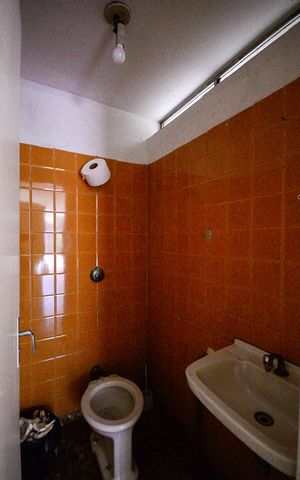 Casa à venda com 220m², 5 quartos e 4 vagas Casa à venda com 220m², 5 quartos e 4 vagasGaragem - Banheiro