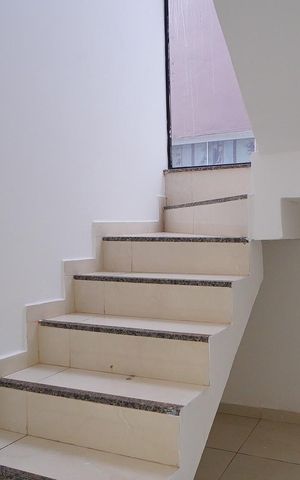 Casa para alugar com 104m², 3 quartos e 2 vagasEscada