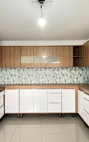 Casa à venda com 162m², 3 quartos e 3 vagas Casa à venda com 162m², 3 quartos e 3 vagasCozinha