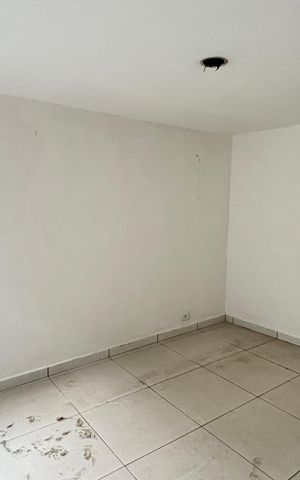 Casa à venda com 162m², 3 quartos e 3 vagas Casa à venda com 162m², 3 quartos e 3 vagasQuarto 3