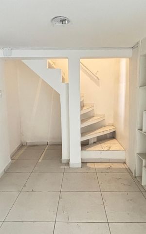 Casa à venda com 162m², 3 quartos e 3 vagas Casa à venda com 162m², 3 quartos e 3 vagasHall