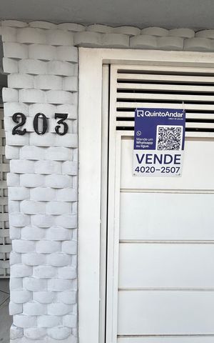 Casa à venda com 162m², 3 quartos e 3 vagas Casa à venda com 162m², 3 quartos e 3 vagasFachada