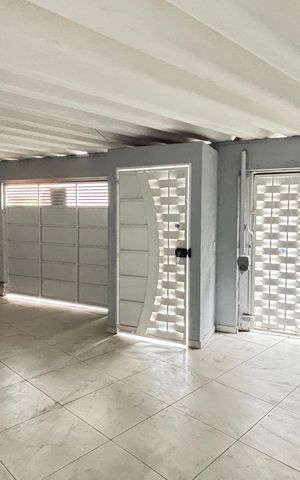 Casa à venda com 162m², 3 quartos e 3 vagas Casa à venda com 162m², 3 quartos e 3 vagasGaragem