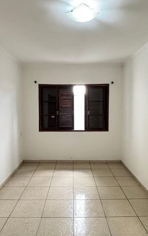 Casa à venda com 162m², 3 quartos e 3 vagas Casa à venda com 162m², 3 quartos e 3 vagasQuarto 2