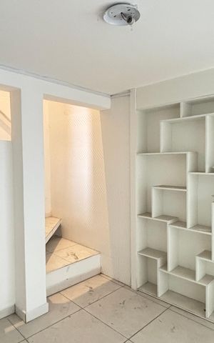 Casa à venda com 162m², 3 quartos e 3 vagas Casa à venda com 162m², 3 quartos e 3 vagasHall