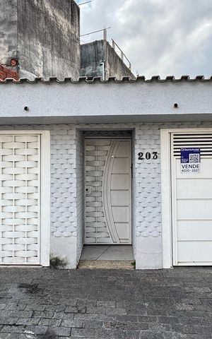 Casa à venda com 162m², 3 quartos e 3 vagas Casa à venda com 162m², 3 quartos e 3 vagasFachada