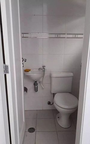 Casa à venda com 175m², 3 quartos e sem vaga Casa à venda com 175m², 3 quartos e sem vagaBanheiro de Serviço