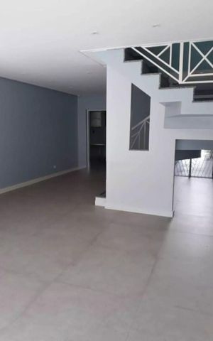 Casa à venda com 175m², 3 quartos e sem vaga Casa à venda com 175m², 3 quartos e sem vagaSala